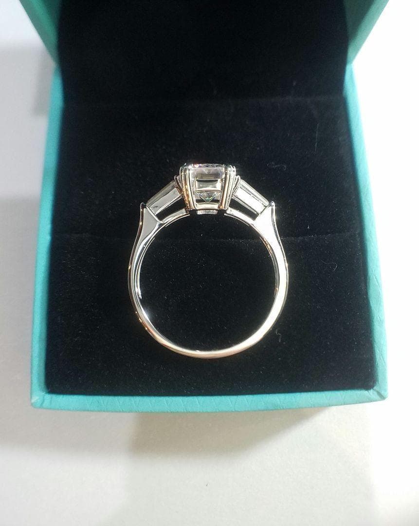 新春セール♡最高級モアサナイト　2カラット　エメラルドカット　3ストーンリング