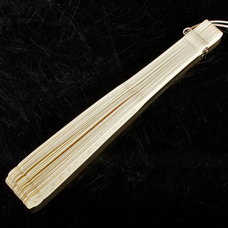 中国　獣骨製　細密彫刻　扇子　合せ箱　M　R5726