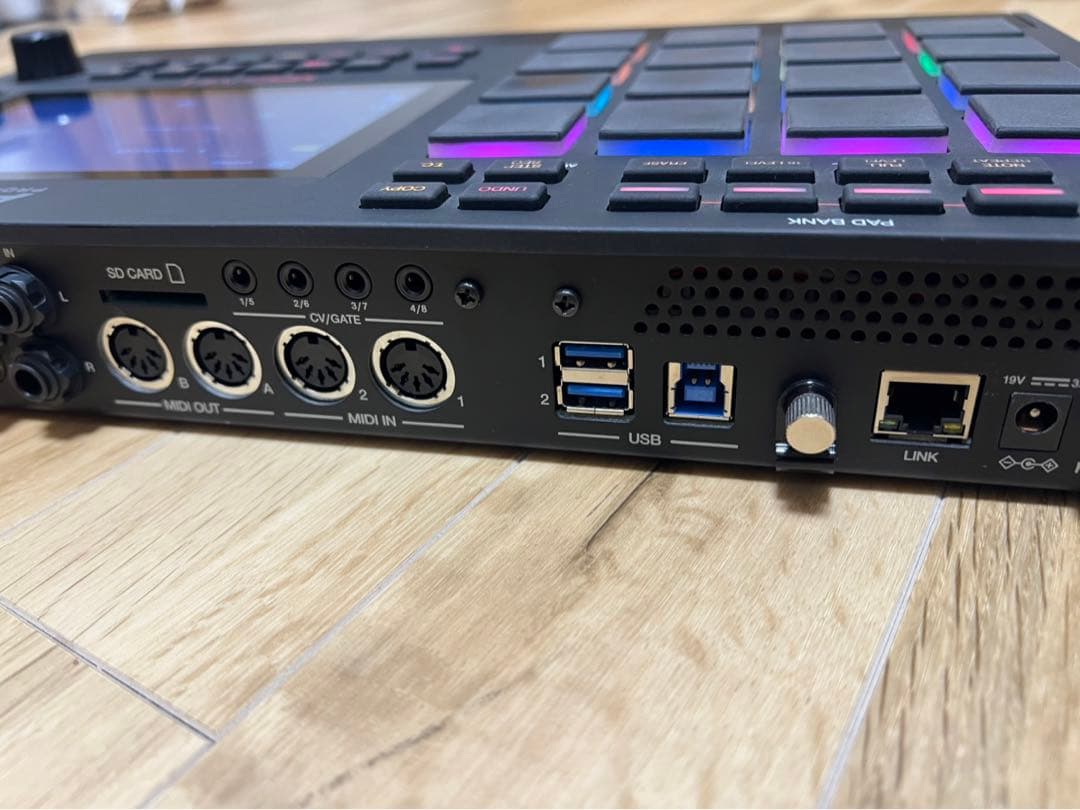 【美品】AKAI MPC LIVE II – 1TB SSD拡張＆専用ケース付き