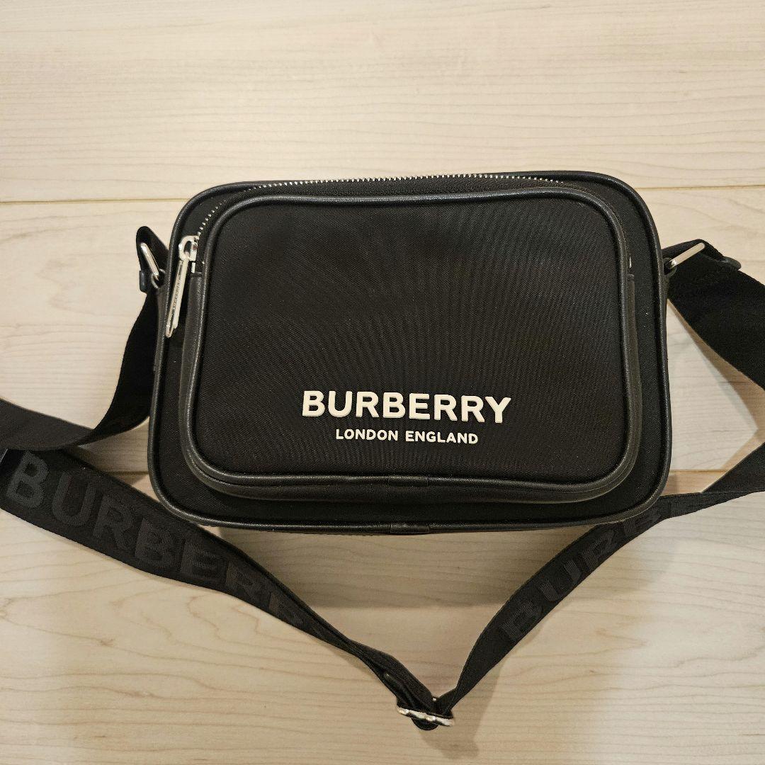 Burberry ブラック ショルダーバッグ