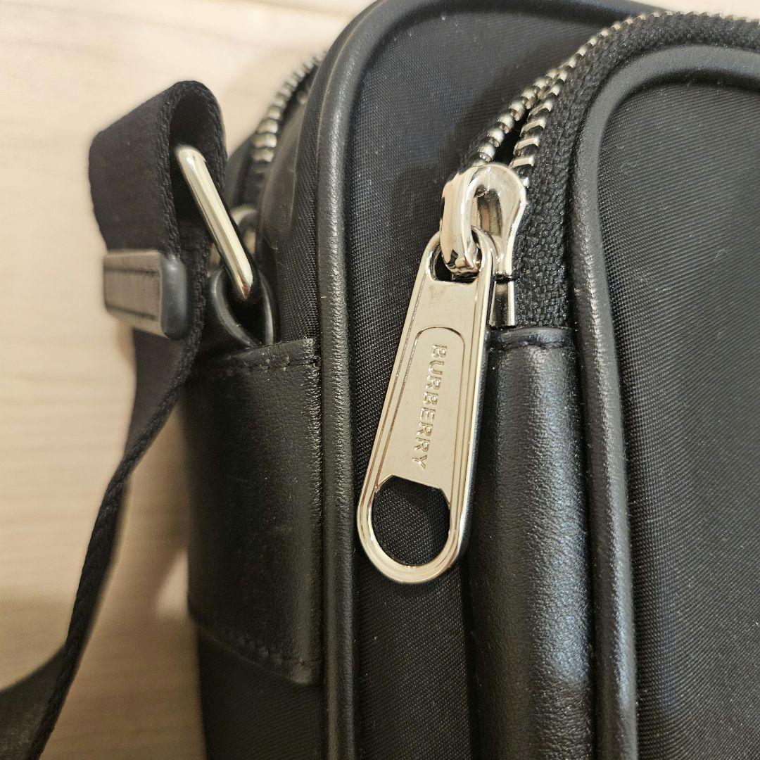 Burberry ブラック ショルダーバッグ