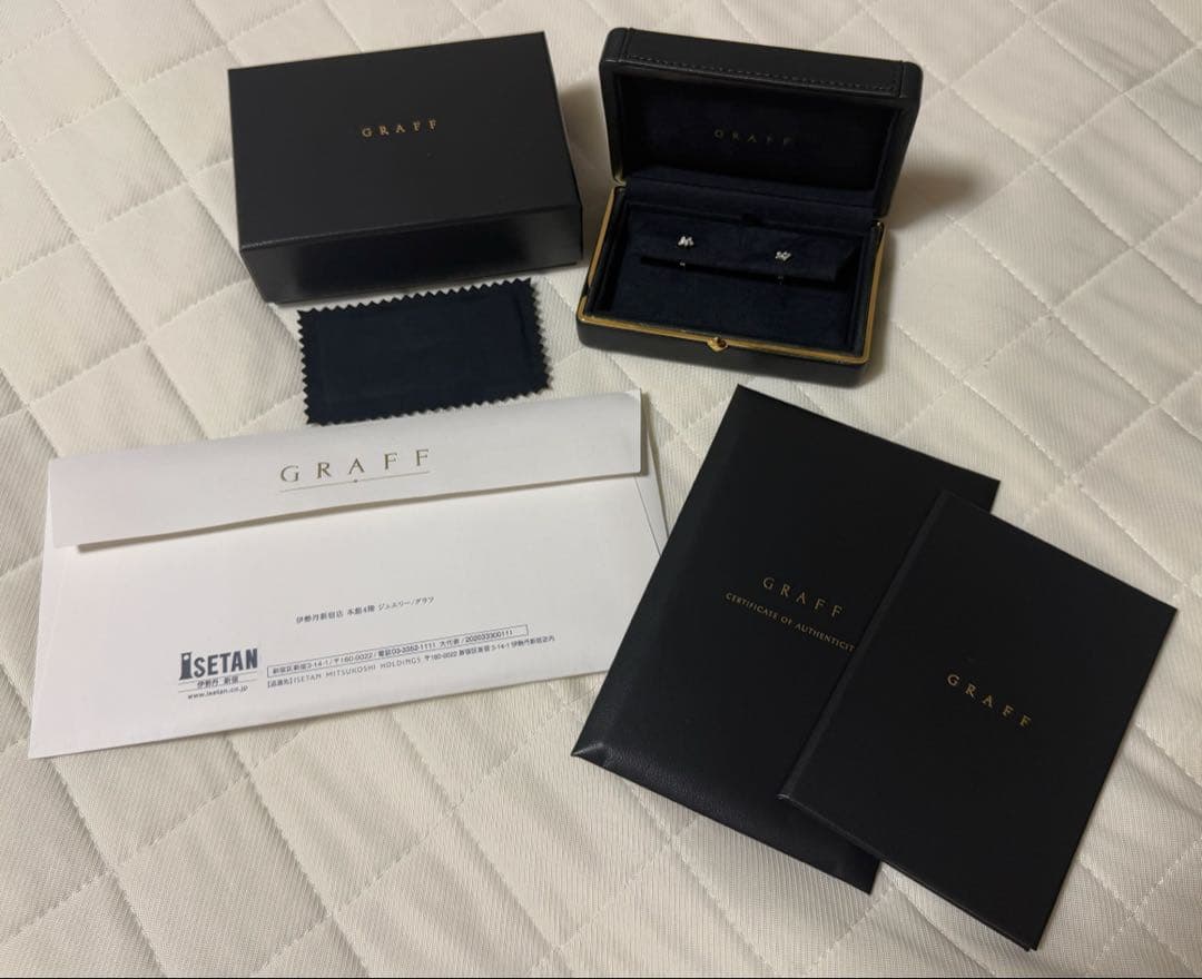 ワイルドフラワー プティ パヴェ ダイヤモンド スタッドイヤリング　グラフ