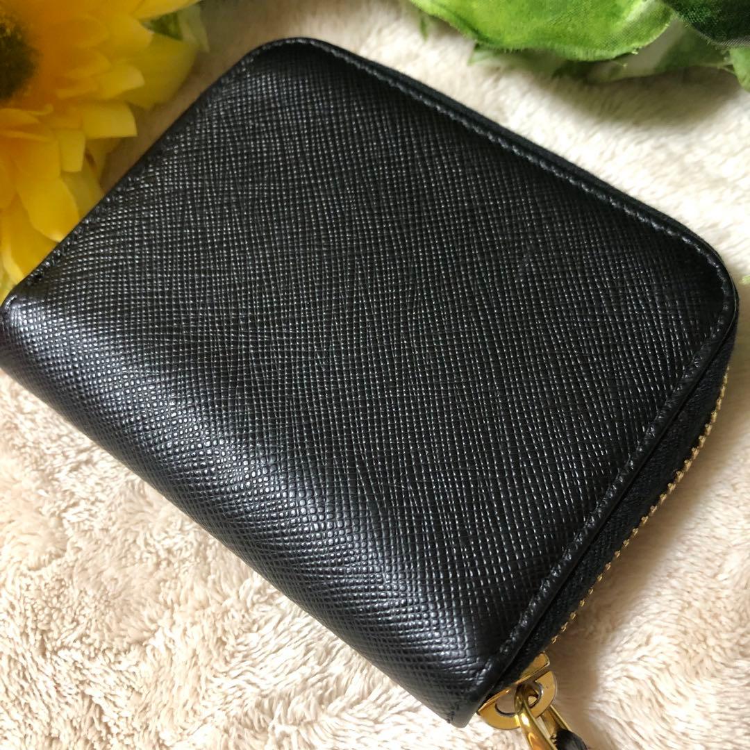 ヒロ　極美品♡PRADA プラダ　 サフィアーノトライアングルケース