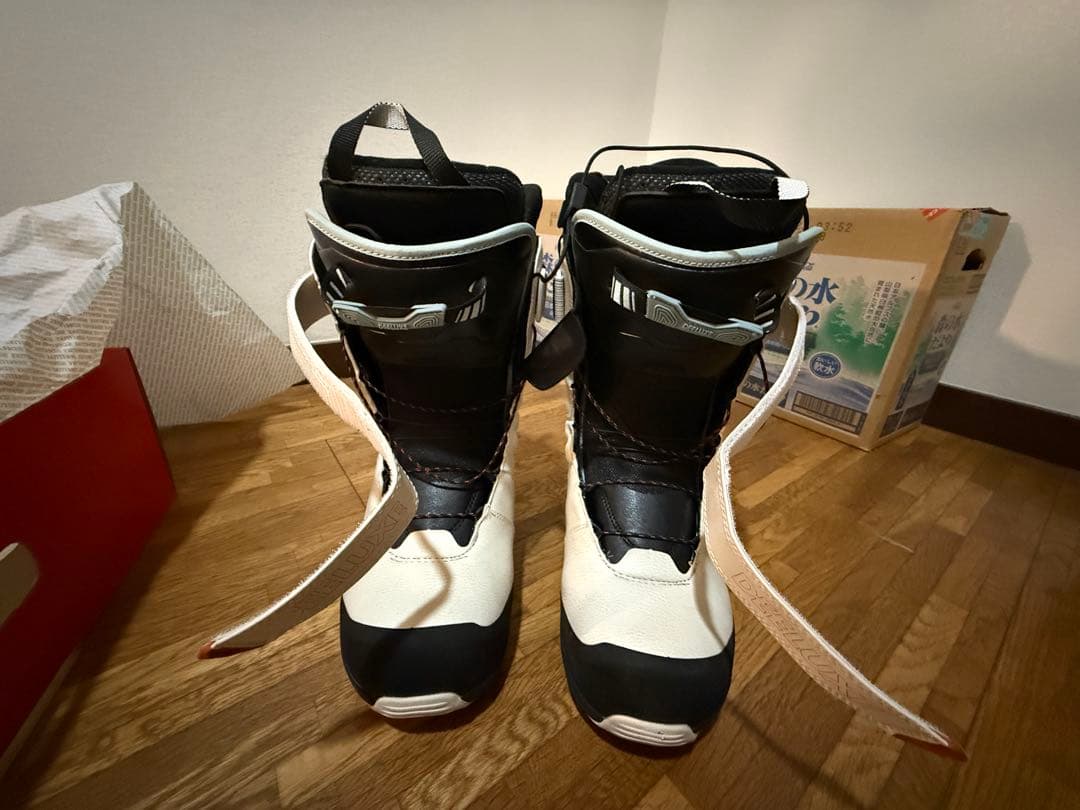 DEELUXE スノーボードブーツ ホワイト/ブラック