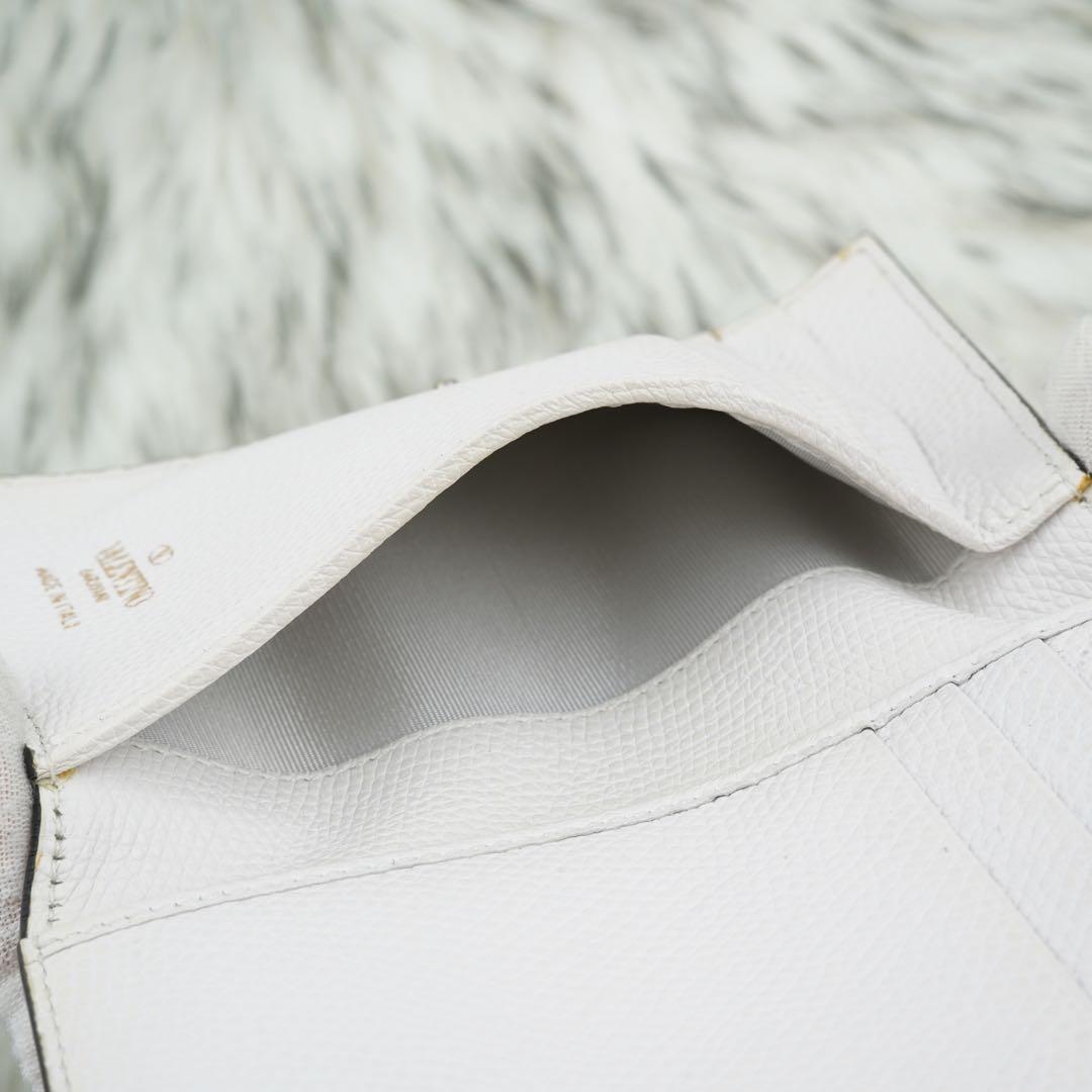 極美品　Valentino Garavani 二つ折り財布　ロゴグラム　ホワイト