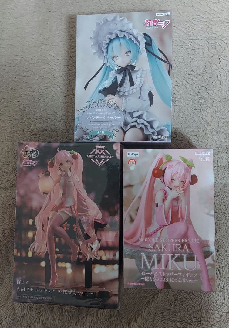 初音ミク、桜ミクフィギュアセット
