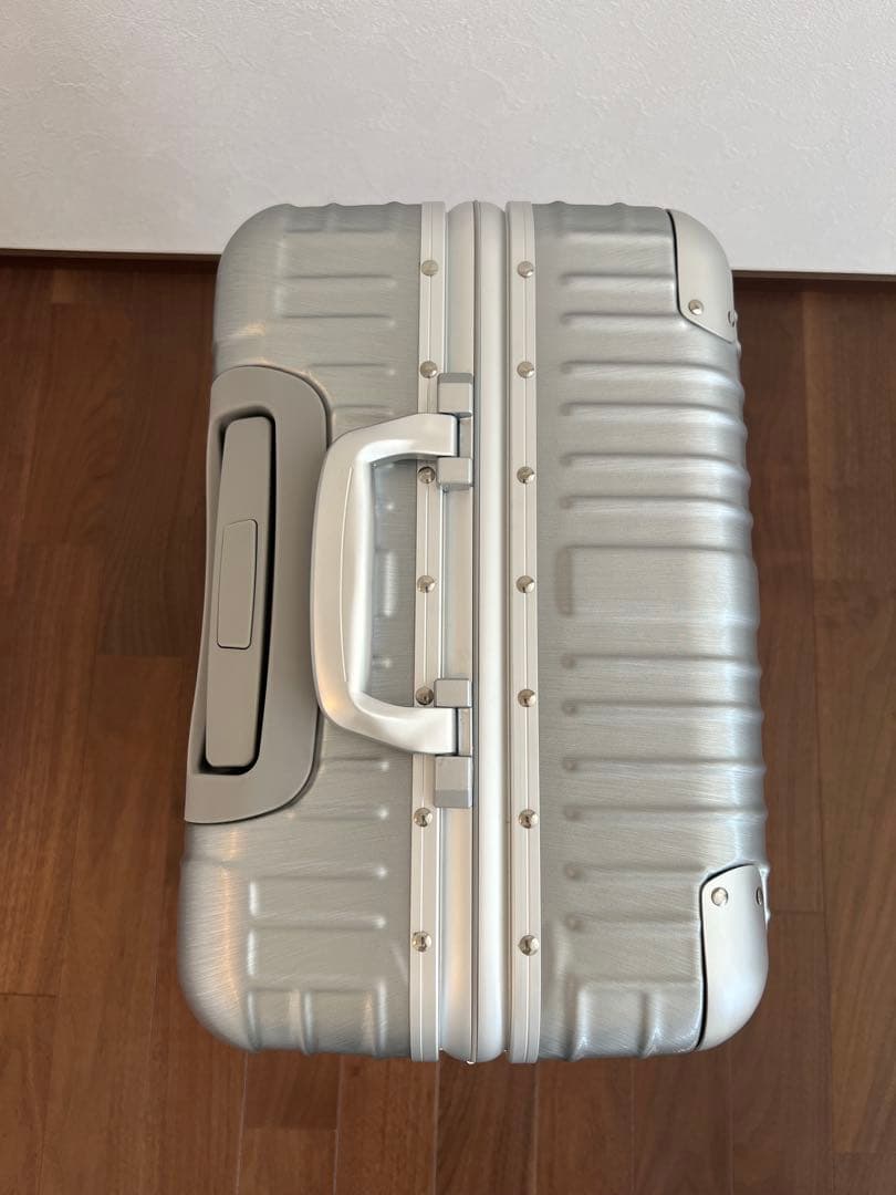 [最終値下げ]muta シルバー キャリーケース スーツケース中型