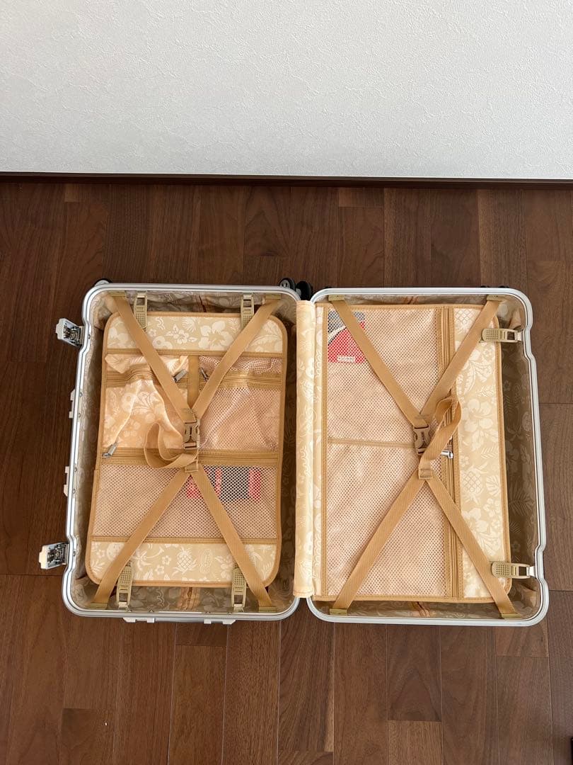 [最終値下げ]muta シルバー キャリーケース スーツケース中型