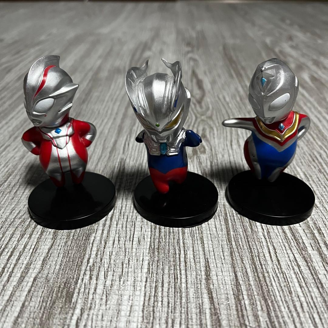 【レア⁈】ウルトラマン　ミニフィギュア　おデブ⁈ おもしろポーズ⁈ 3体　台座付