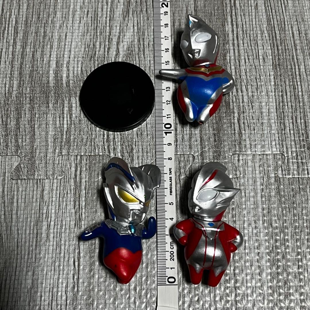 【レア⁈】ウルトラマン　ミニフィギュア　おデブ⁈ おもしろポーズ⁈ 3体　台座付