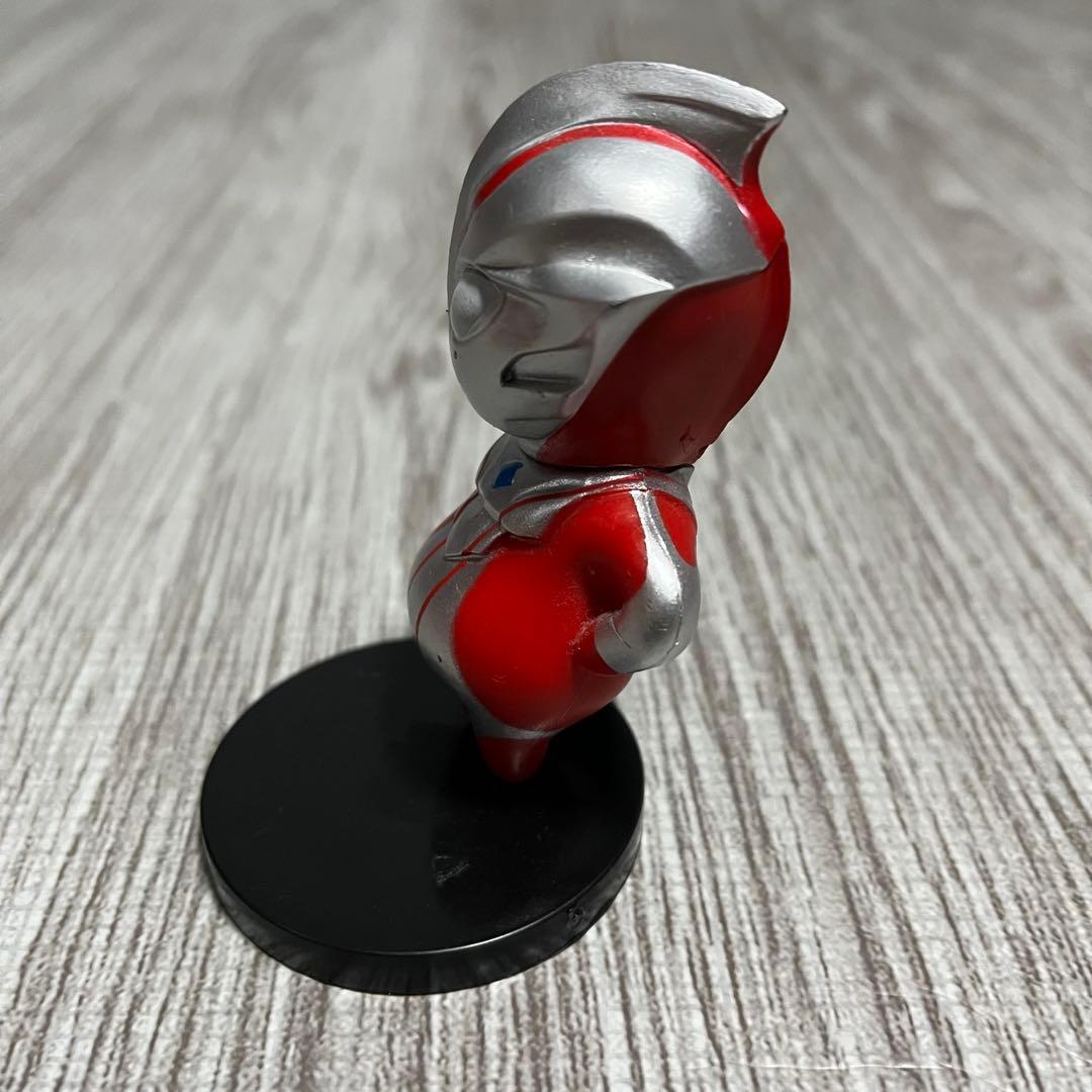 【レア⁈】ウルトラマン　ミニフィギュア　おデブ⁈ おもしろポーズ⁈ 3体　台座付