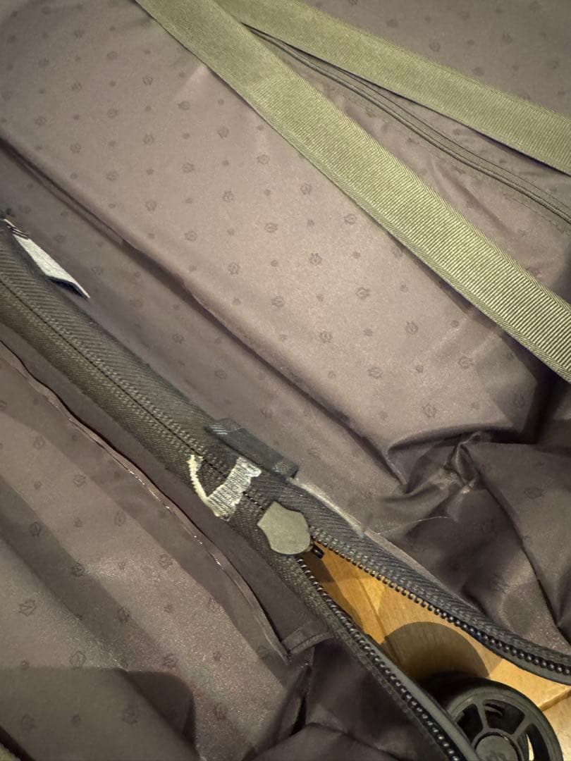 RIMOWA ブラック キャリーケース 4輪