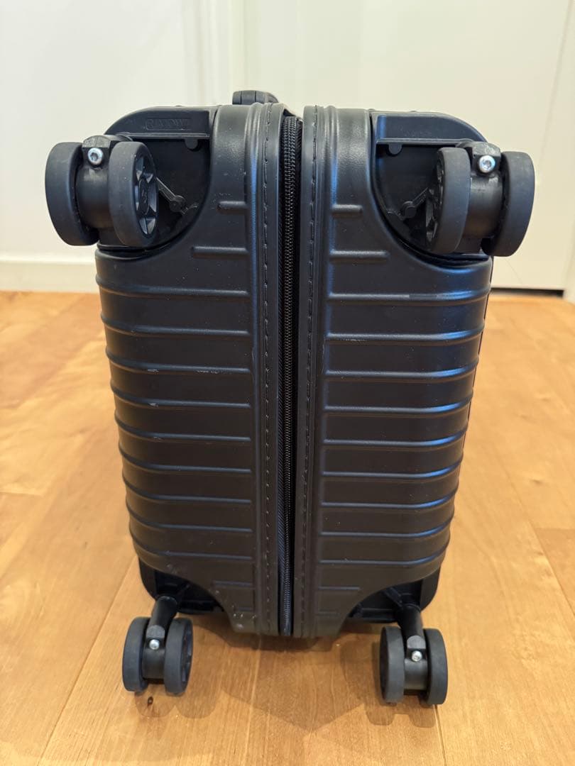 RIMOWA ブラック キャリーケース 4輪