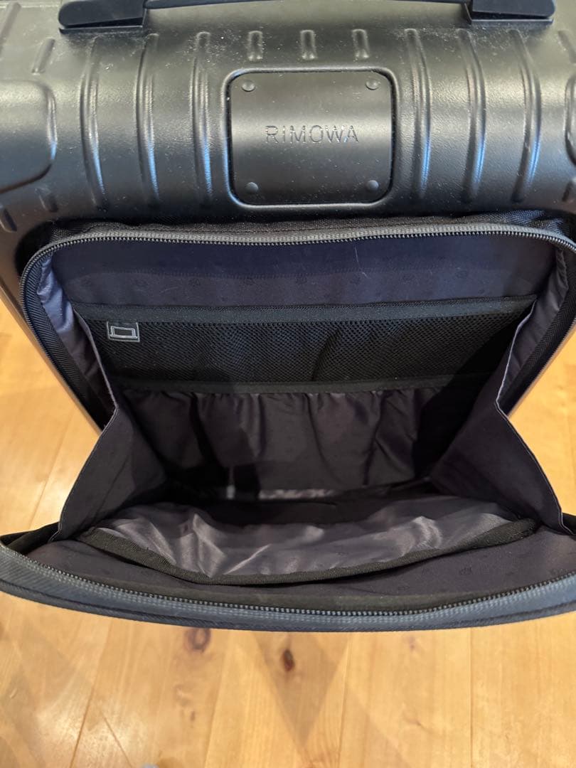 RIMOWA ブラック キャリーケース 4輪