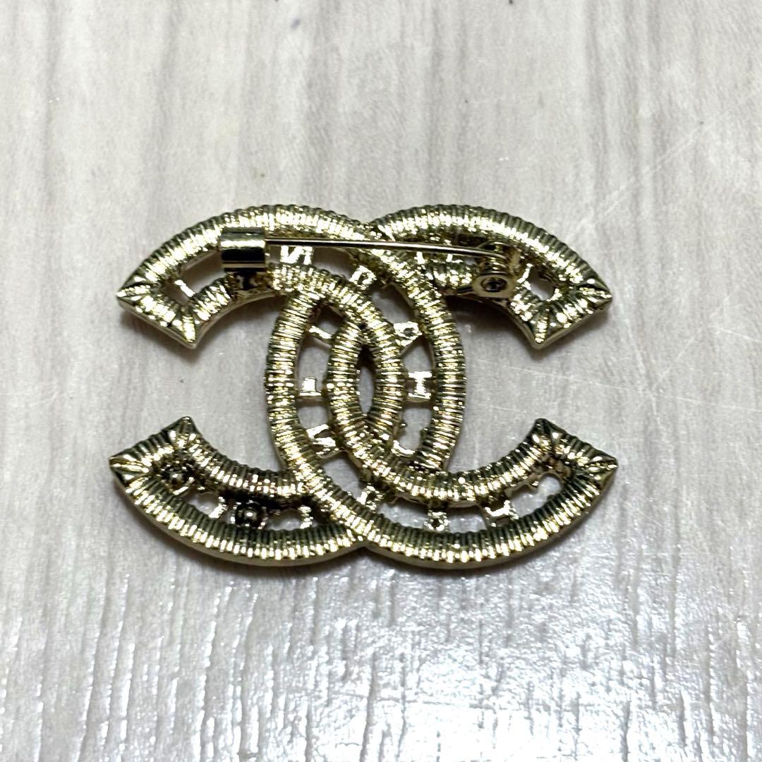 CHANEL ロゴ　ゴールド ブローチ