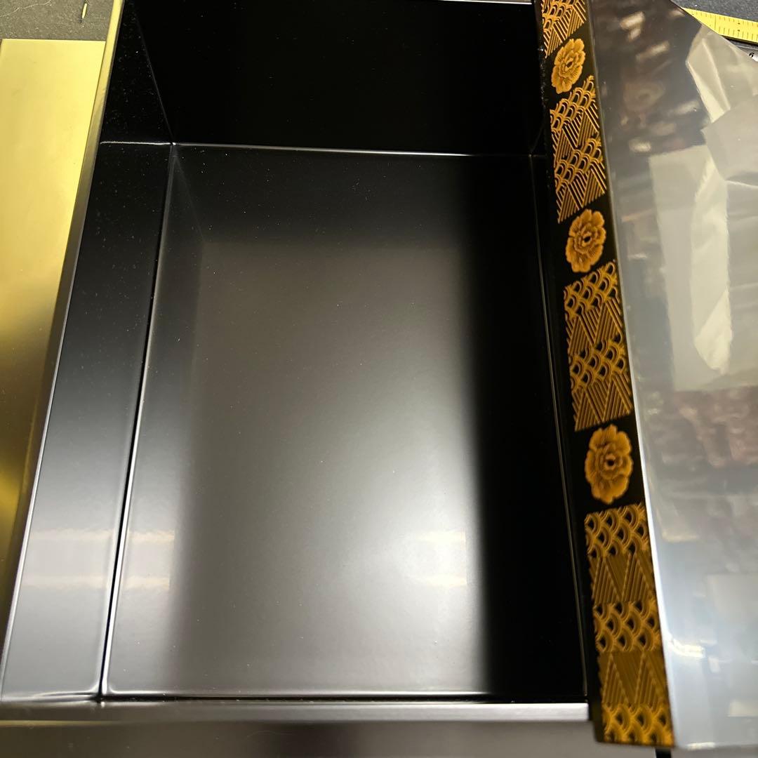 コシノヒロコ　漆器