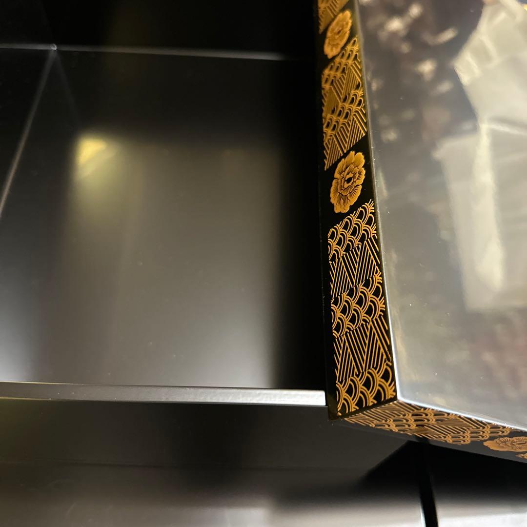 コシノヒロコ　漆器