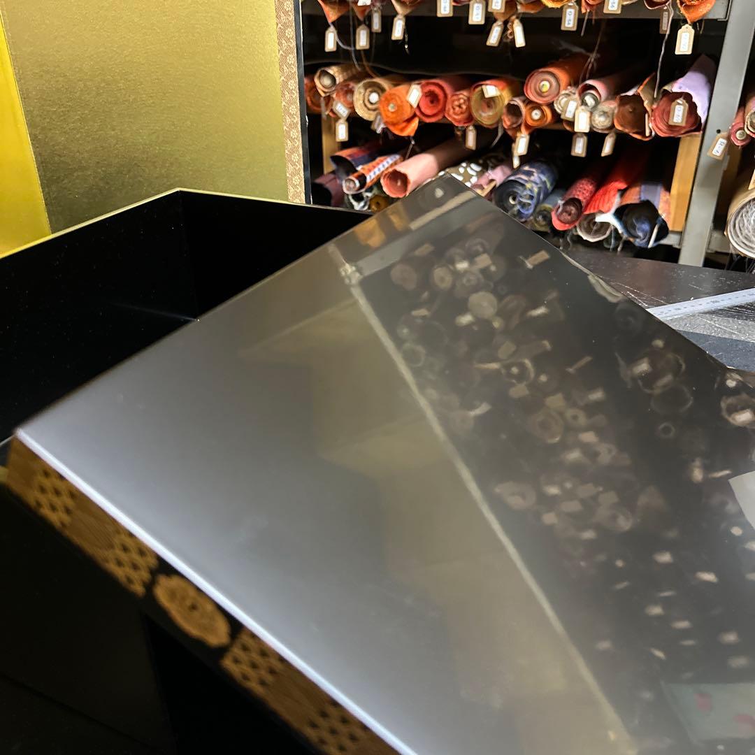 コシノヒロコ　漆器