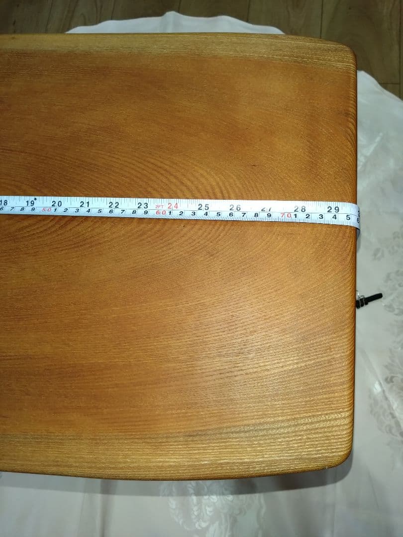 ケヤキのテーブル⑱　ケヤキ一枚板の模様が綺麗なテーブル