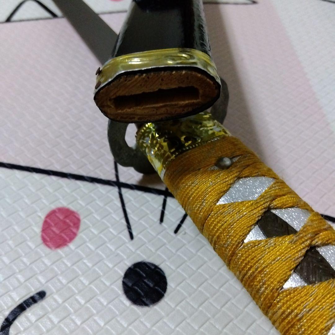 刀 黒と黄色のグリップ　模造刀　レプリカ　玩具