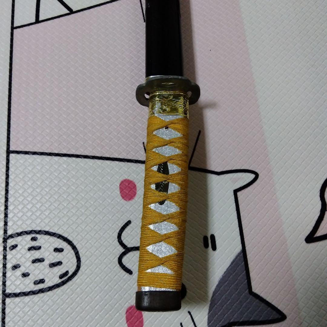 刀 黒と黄色のグリップ　模造刀　レプリカ　玩具