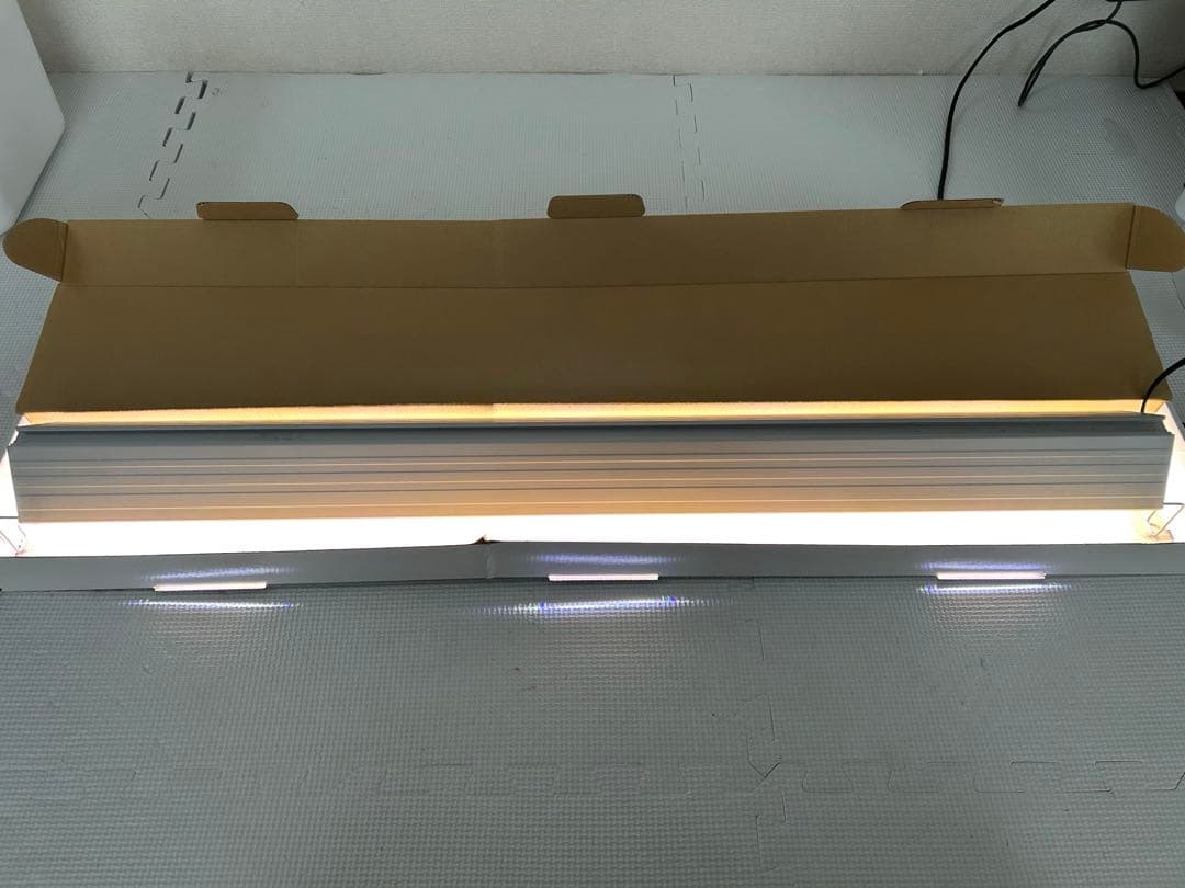 アクロ　トライアングル　グロウ　LEDライト 水草用 90cm 吊り下げ金具付き