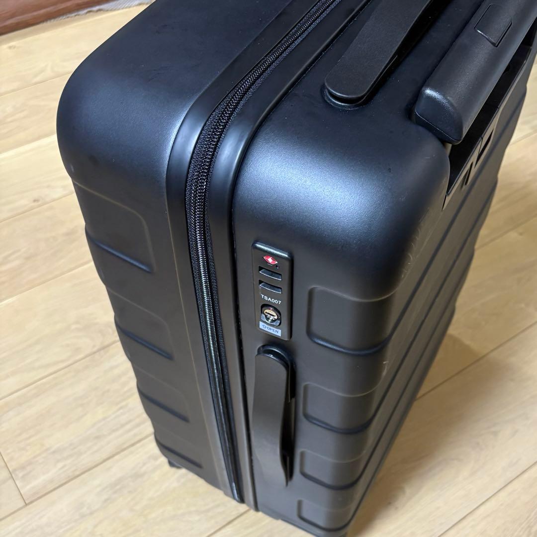 無印良品　バーを自由に調節できる　ハードキャリーケース（３６Ｌ）