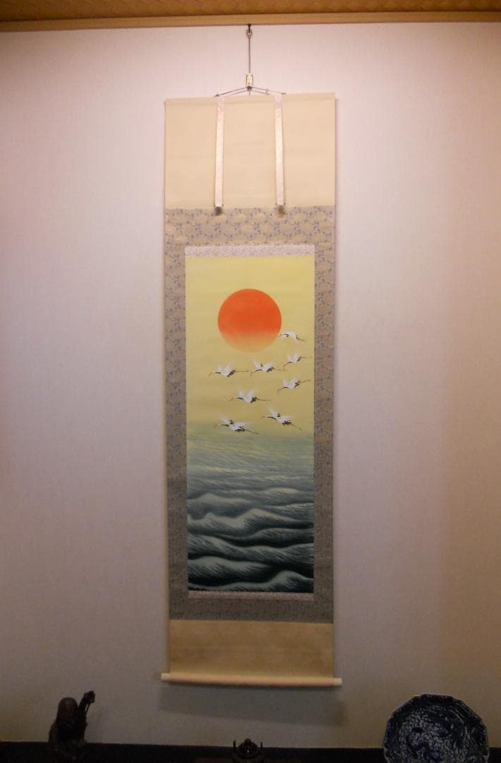 掛け軸 川島光映 旭日飛鶴 絹本 希少 軸装 茶道具 掛軸 美品 です。