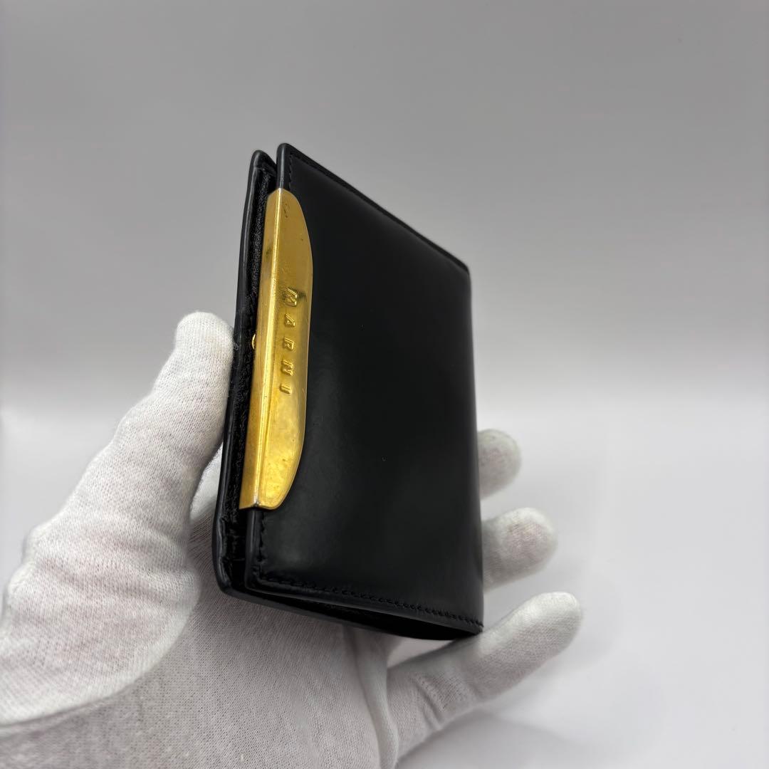 MARNI 二つ折り財布　ブラック　ゴールド　光沢　コンパクト　ウォレット　財布
