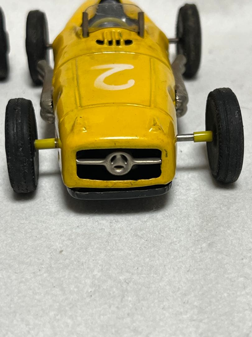 ドイツ製　ヴィンテージ1940年〜1970年　ベンツのブリキ自動車　2個セット