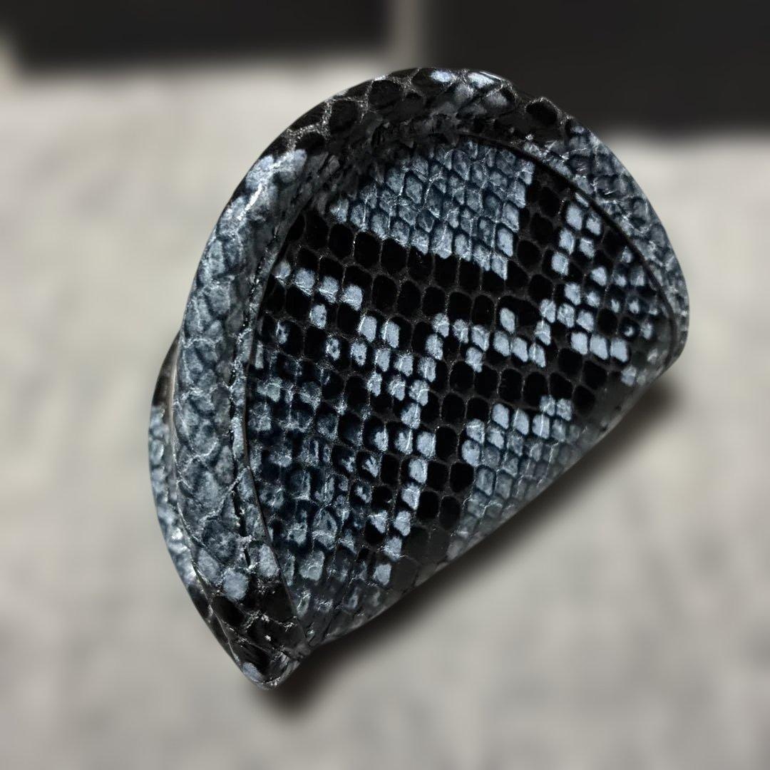 アニヤハインドマーチ シャーク ケース キーホルダー パイソン柄