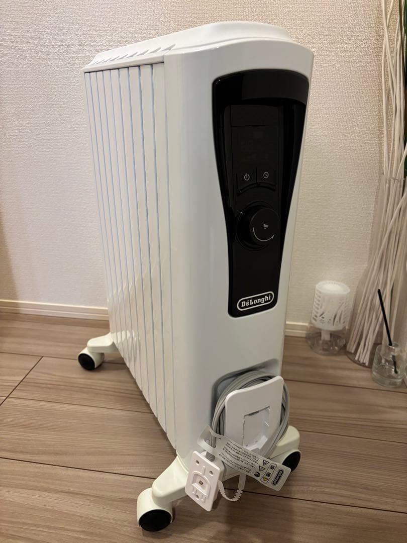 DeLonghi オイルヒーター ホワイト　引取り可