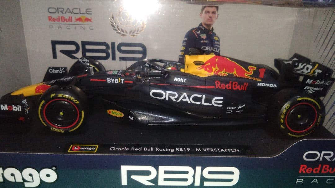 ブラーゴ1/18 オラクル レッドブルレーシング RB19 フェルスタッペン