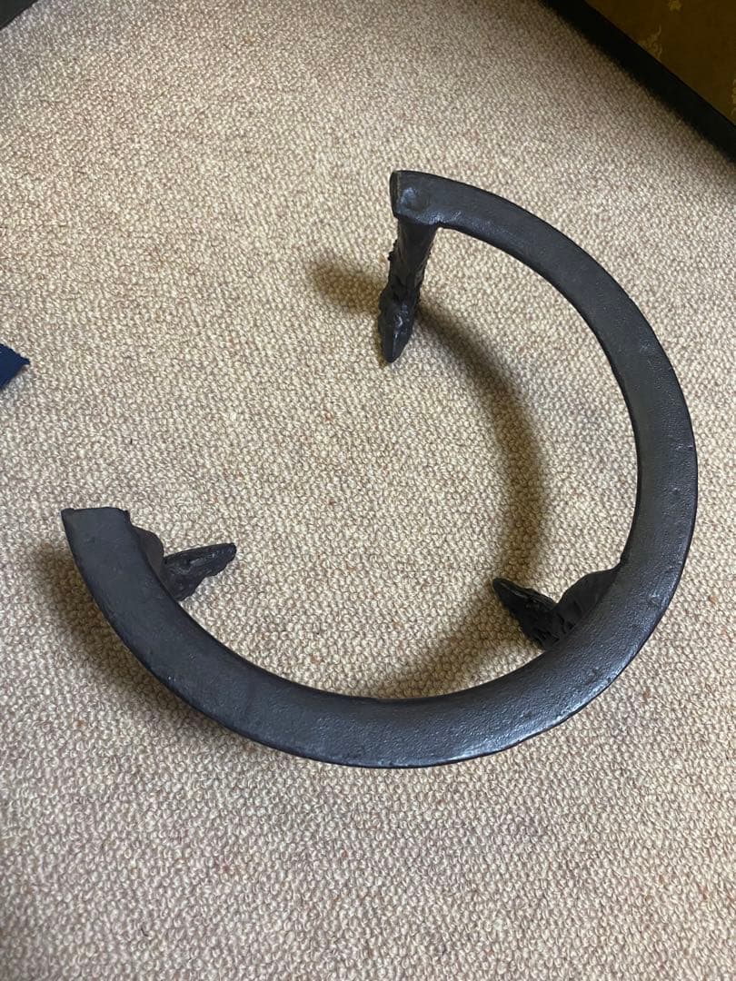 笹爪　虫喰　風炉五徳　釜師　畠春斎氏作　共箱入