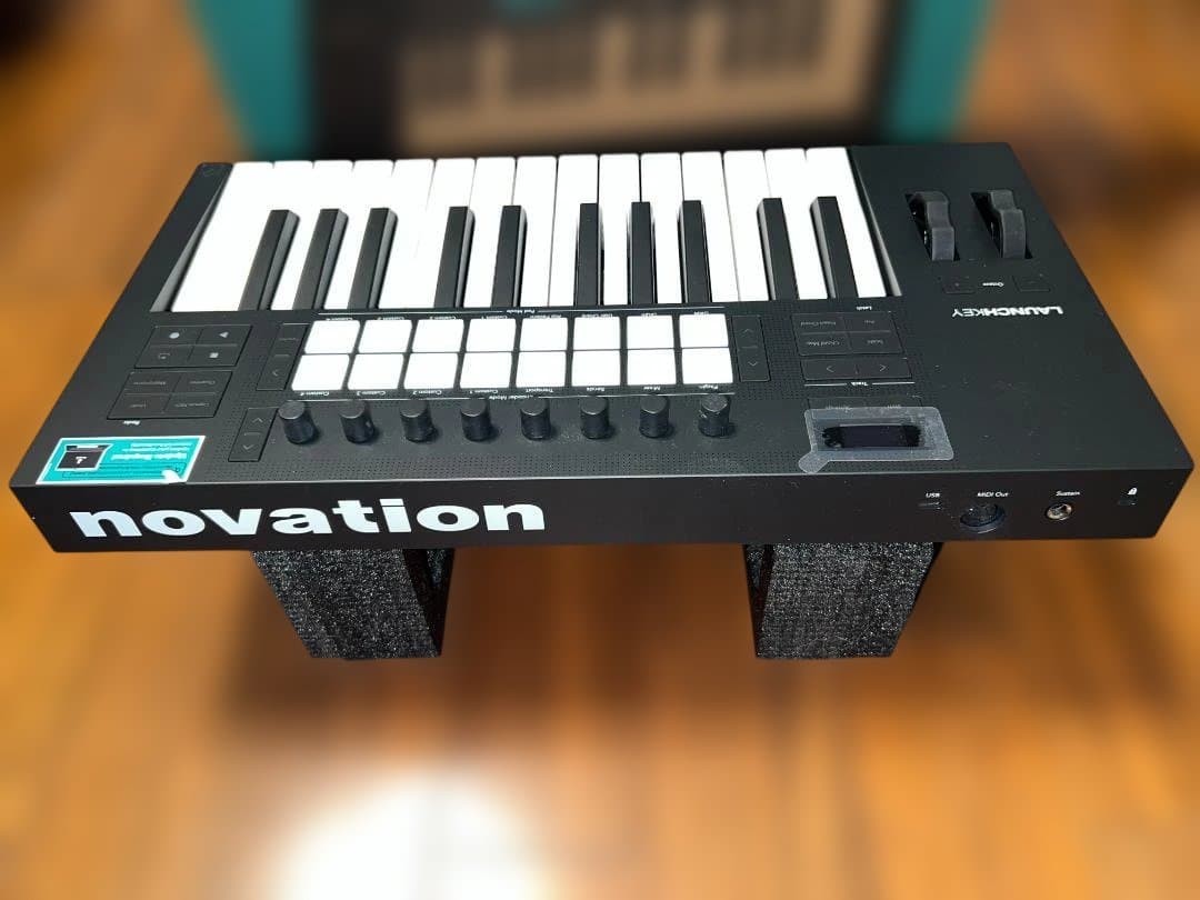 ほぼ美品 Novation/Launchkey 25 Mk4 （フルサイズ）