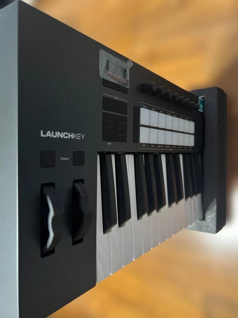 ほぼ美品 Novation/Launchkey 25 Mk4 （フルサイズ）
