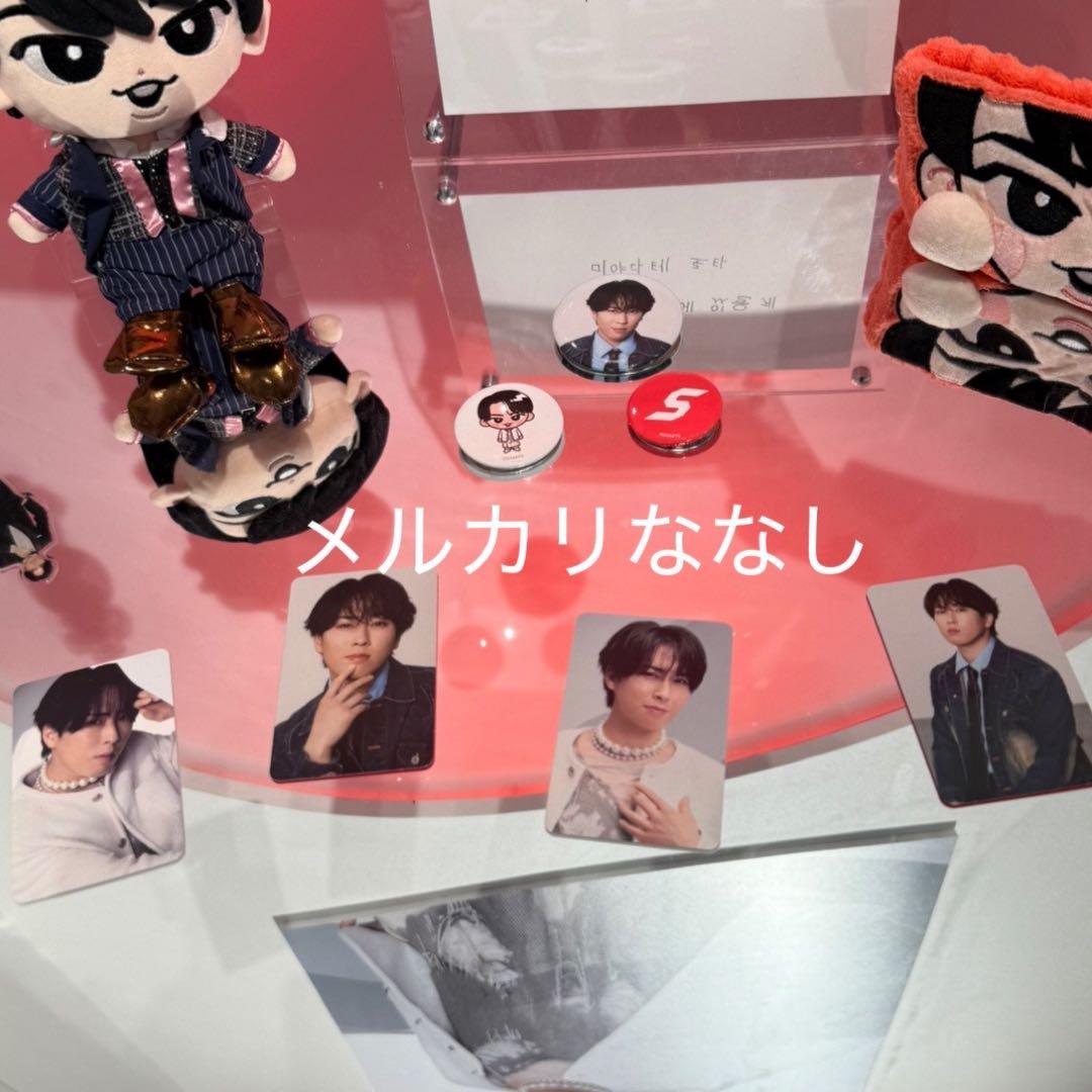 Man 韓国 ポップアップ フォトカード トレカ 缶バッジ Lホルダー