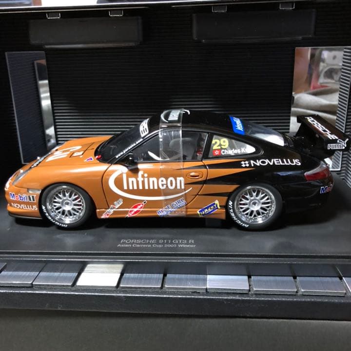 未展示品オートアート1/18 ポルシェ911GT3R アジアンカレラカップ優勝車