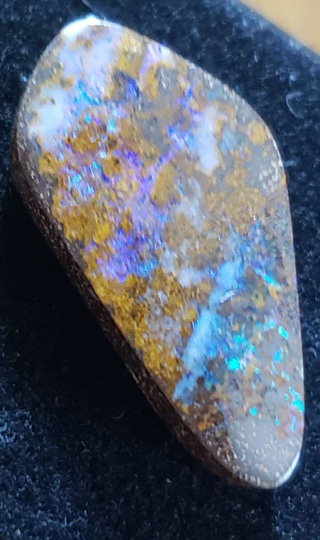 20×10㎜程度ボルダーオパール