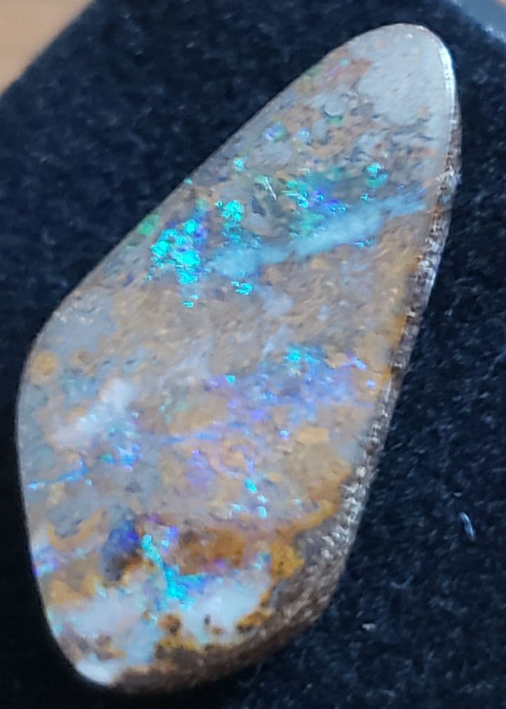 20×10㎜程度ボルダーオパール