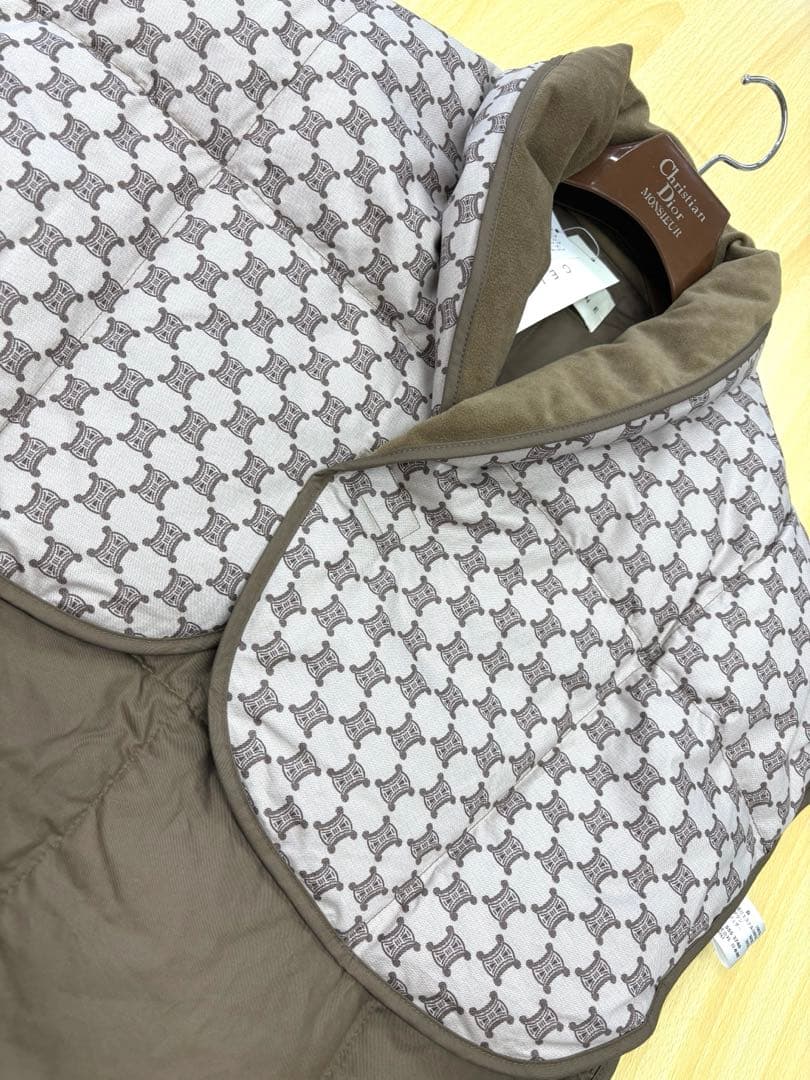 タグ付き未使用✨️CELINE セリーヌ トリオンフ総柄 ダウンベスト 羽毛肩当て