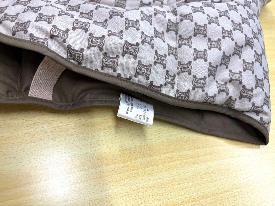 タグ付き未使用✨️CELINE セリーヌ トリオンフ総柄 ダウンベスト 羽毛肩当て