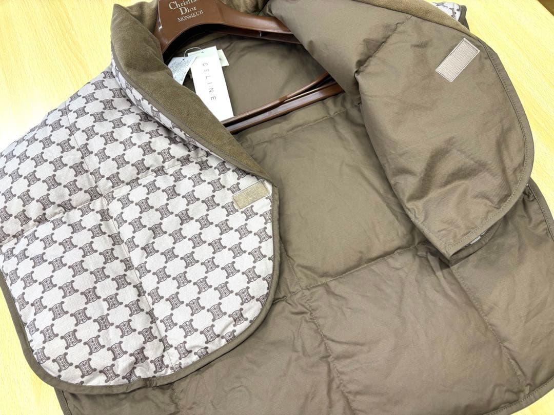 タグ付き未使用✨️CELINE セリーヌ トリオンフ総柄 ダウンベスト 羽毛肩当て