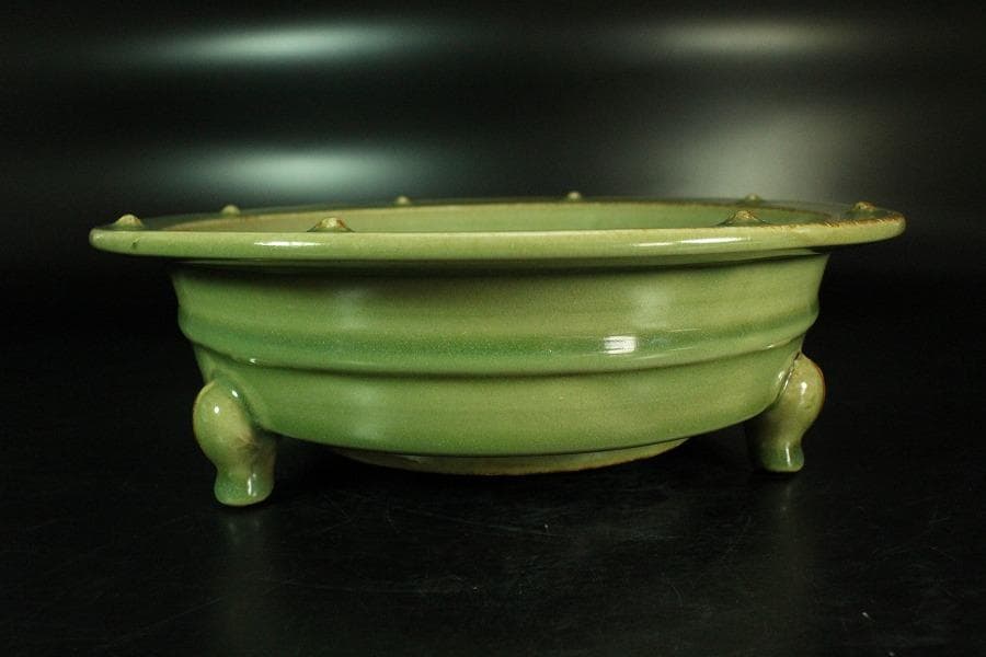 中国美術 青磁 刻模様 鋲縁 三足水盤(K-A856)