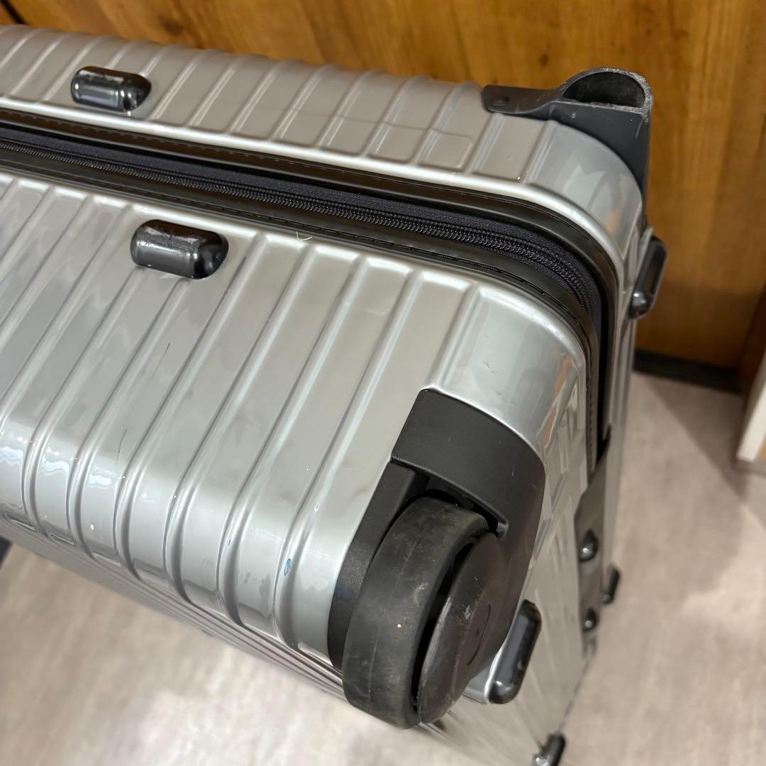 リモワ　サルサ　104L 2輪　シルバー　グレー　最大容量　キャリーケース