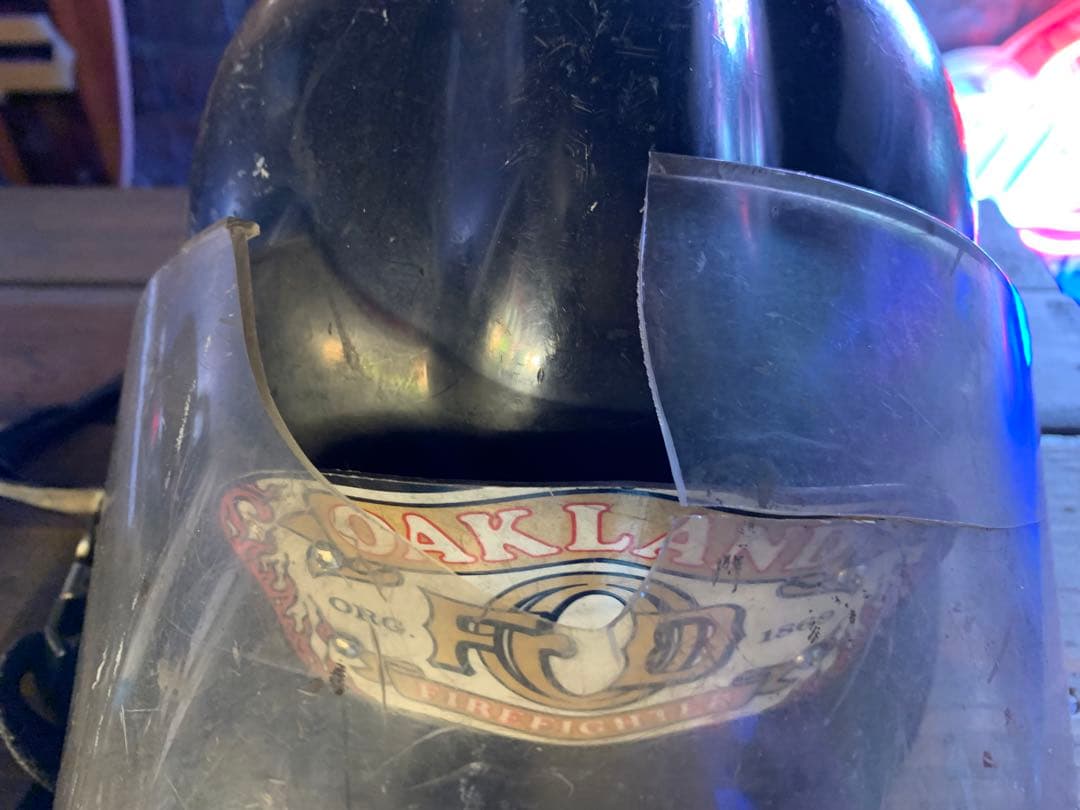 アメリカ実物消防士ヘルメット オークランド消防署 ファイアファイターヘルメット