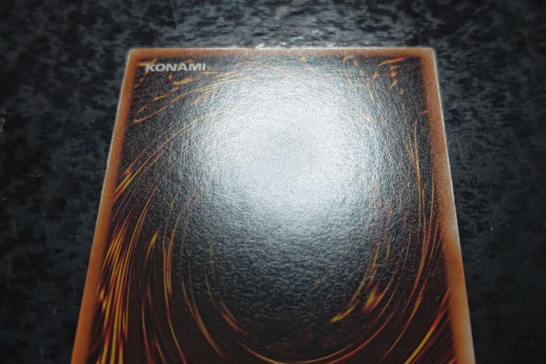 遊戯王　ブラック・マジシャン　初期ウルトラレア　良品〜美品