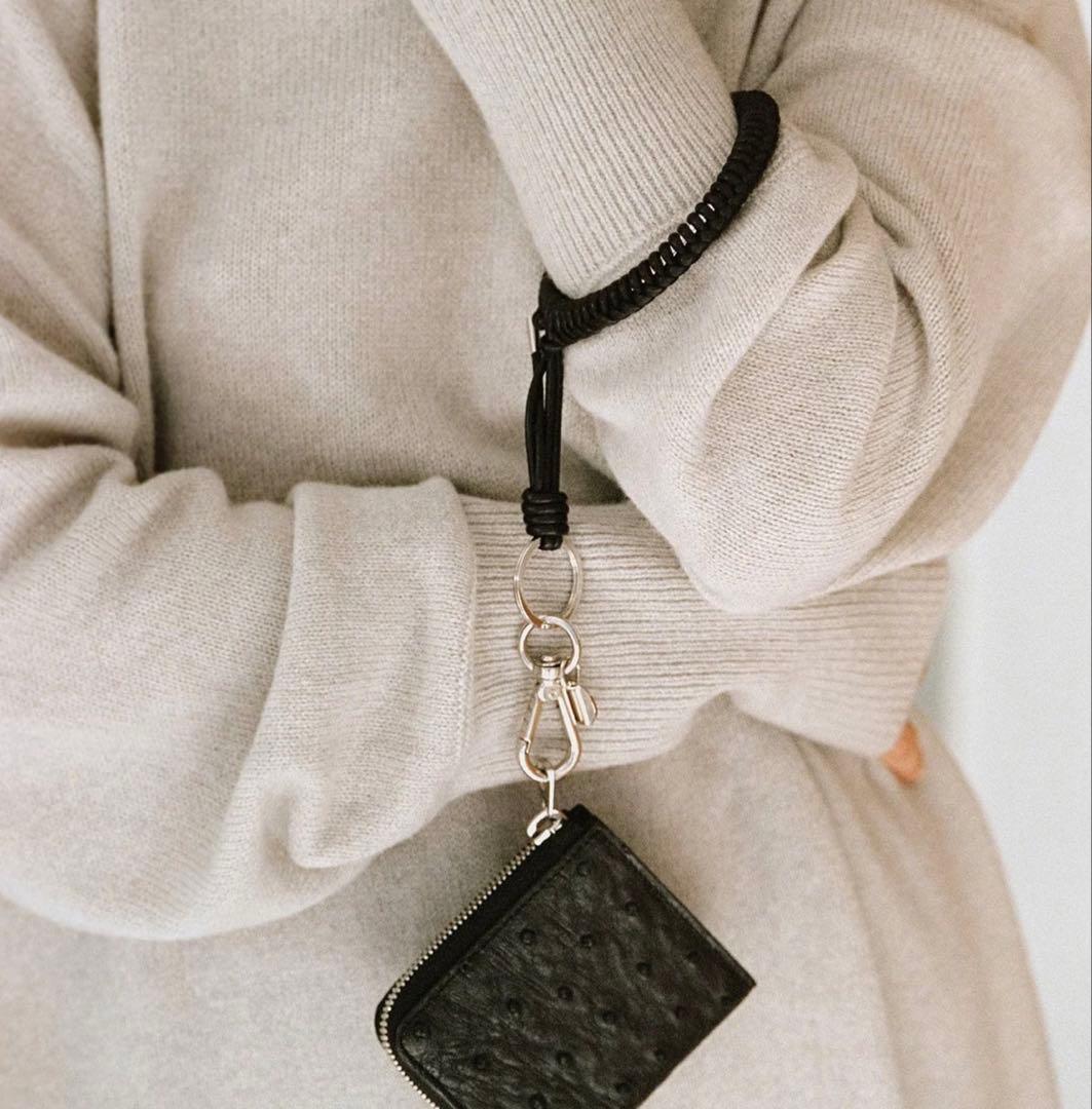 itti イッチ　CRISTY KNOT WRIST CIRCLE CHARM