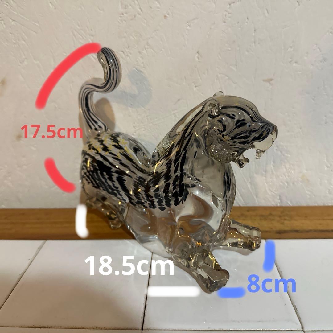 虎の置物　ガラス製