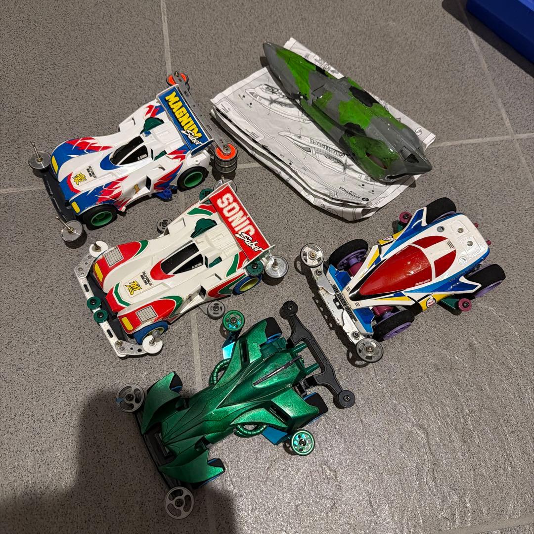 ミニ四駆及びケース